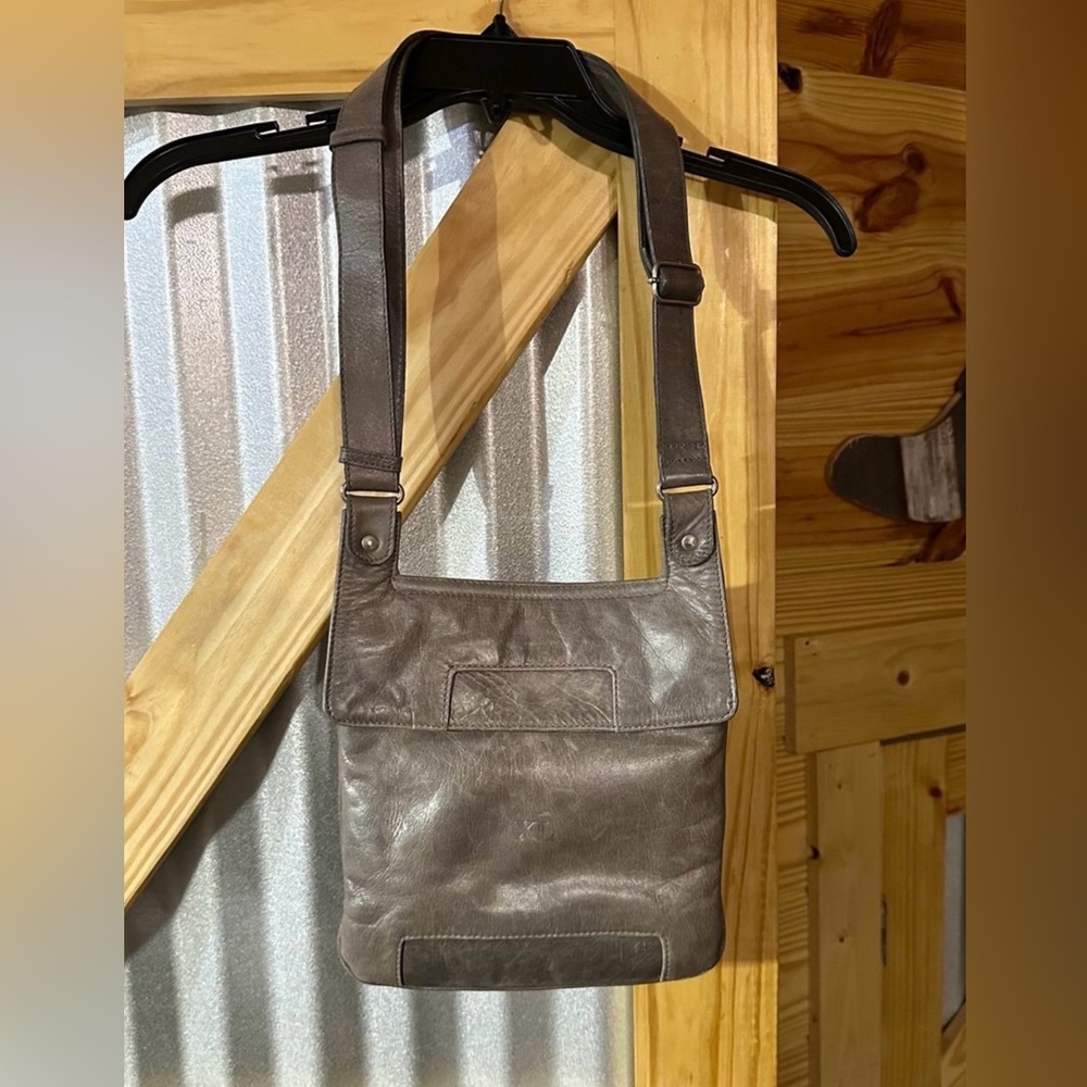 Lakers Corp SA Genuine Cowhide Leather Crossbody Handbag. Like new